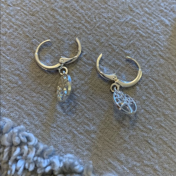 New Claire’s Silver Tone Tree of Life Earrings (pierced) - Picture 3 of 3